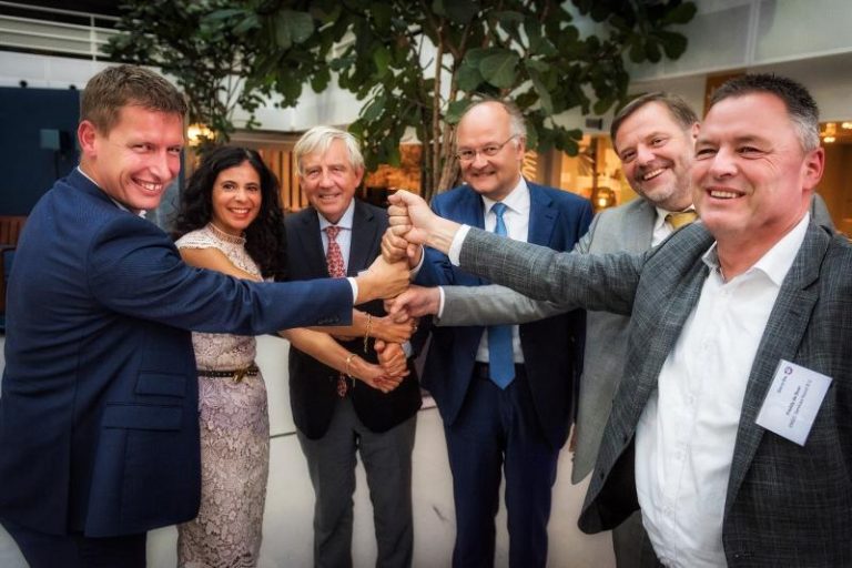 1508141955-Viering_sponsorbijdrage_kleiner