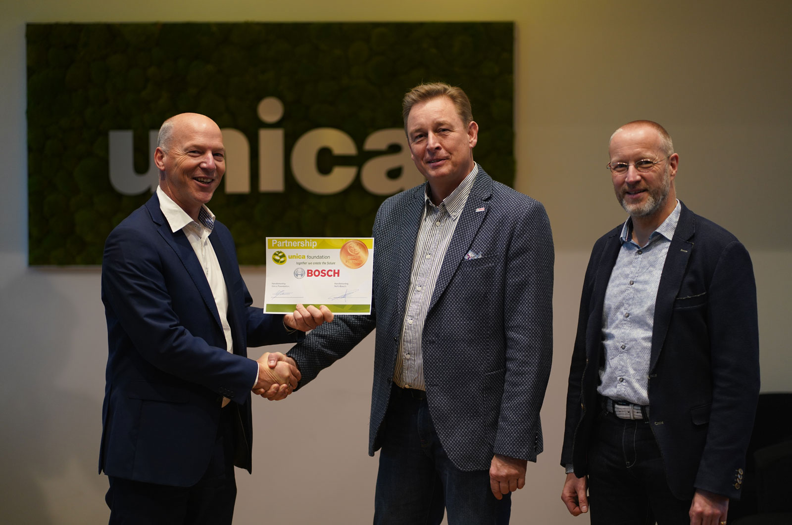 Contractondertekening partnership Bosch en Unica Foundation