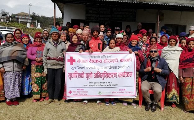 Inwoners Bhadaure tijdens training