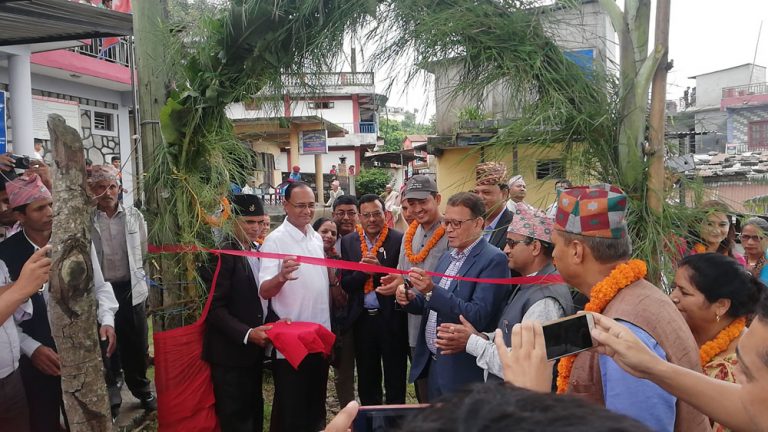 De burgemeester van Pokhara opent het Kalika-project
