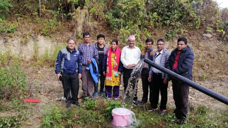 Staf en bestuur van NRCS Kaski op het hoogste punt van het project