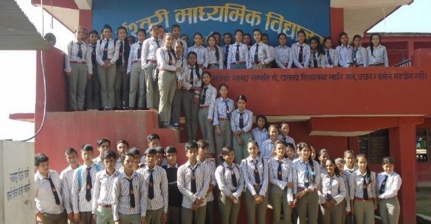 Scholieren van de Ishwori school in Gumli