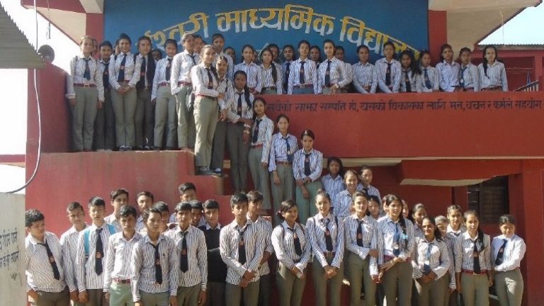 Scholieren van de Ishwori school in Gumli