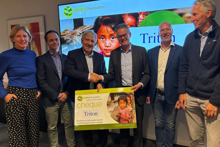 231220 – Triton donatie voor Unica Foundation 1
