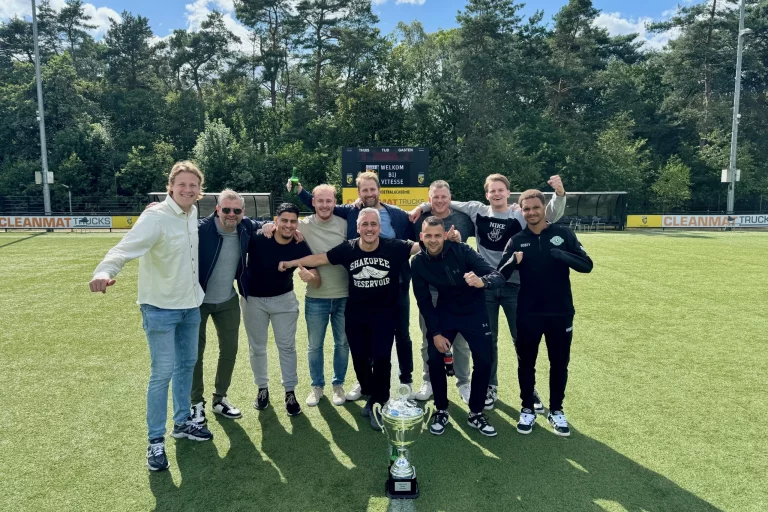 Het team Sterker door Strijd uit Rotterdam won het voetbaltoernooi.